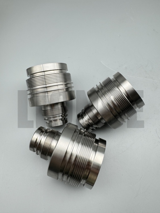 심해 장비에 5등급 티타늄 합금을 선택하는 이유는 무엇입니까?