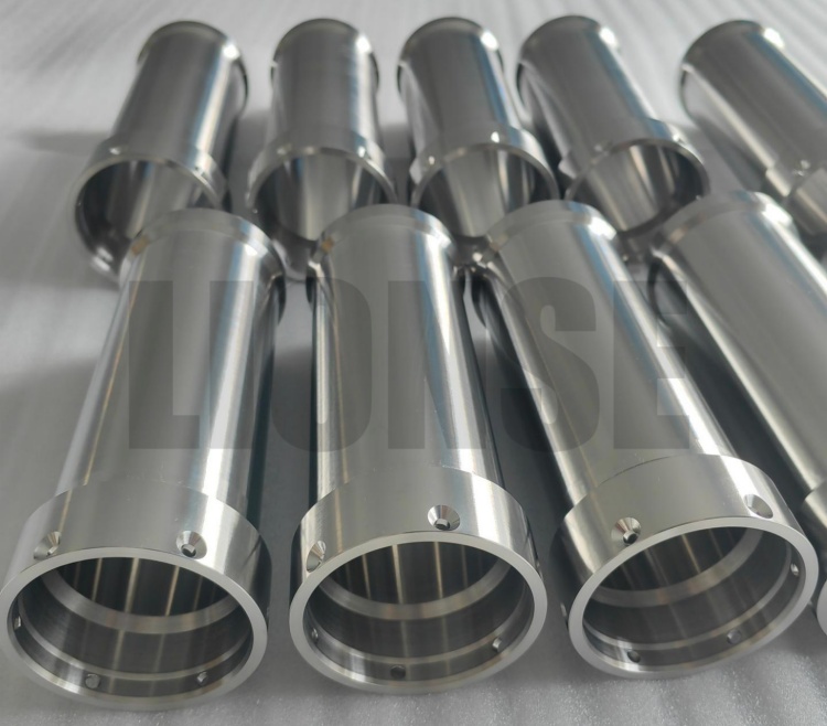 티타늄이 선박 엔지니어링에 이상적인 재료인 이유는 무엇입니까?