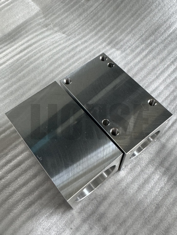 알루미늄 가공 공작 기계 및 장비 부품을 선호하는 이유는 무엇입니까?